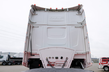 DAF XG+ 530 6x2 dragbil av 2023 års modell