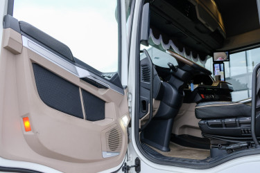 DAF XG+ 530 6x2 dragbil av 2023 års modell