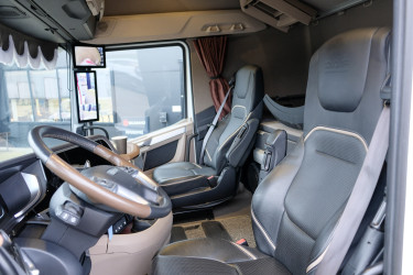 DAF XG+ 530 6x2 dragbil av 2023 års modell