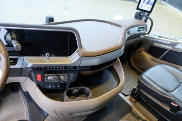 DAF XG+ 530 6x2 dragbil av 2023 års modell