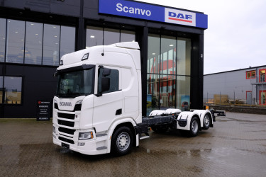 R 560 B6x2*4NB chassi för omgående leverans 