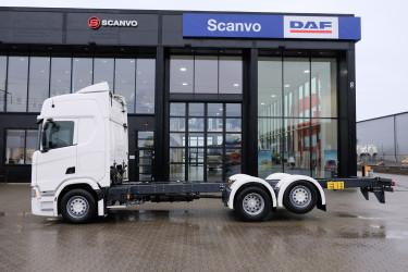 R 560 B6x2*4NB chassi för omgående leverans 