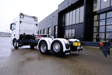 R 560 B6x2*4NB chassi för omgående leverans 