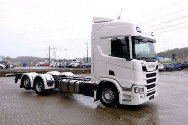 R 560 B6x2*4NB chassi för omgående leverans 