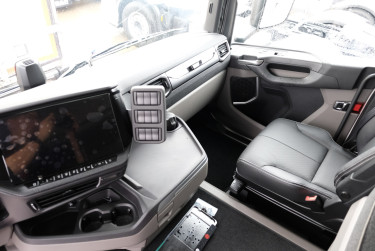 R 560 B6x2*4NB chassi för omgående leverans 