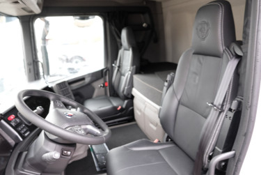 R 560 B6x2*4NB chassi för omgående leverans 