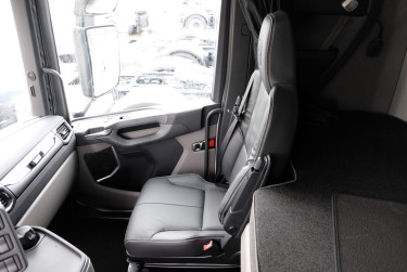 R 560 B6x2*4NB chassi för omgående leverans 