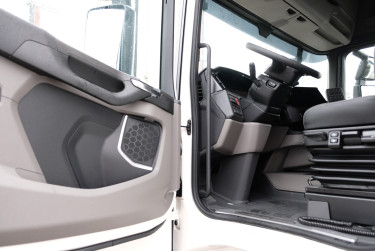 R 560 B6x2*4NB chassi för omgående leverans 