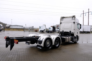 R 560 B6x2*4NB chassi för omgående leverans 