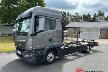 MAN TGL 8-220 4x2 BL fast skåpbil inkl. 2 st växelflak