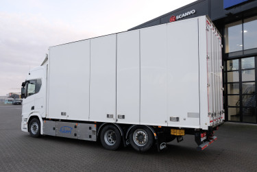 Scania R580 6x2 Ekeri skåpbil med öppningsbar sida