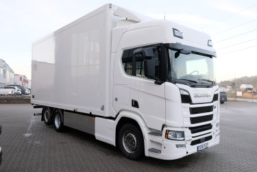 Scania R580 6x2 Ekeri skåpbil med öppningsbar sida