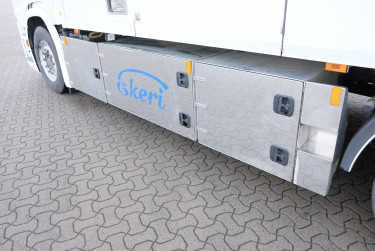 Scania R580 6x2 Ekeri skåpbil med öppningsbar sida