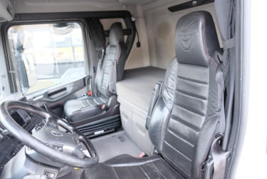 Scania R580 6x2 Ekeri skåpbil med öppningsbar sida