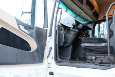 Actros 2753 FRC skåpbil