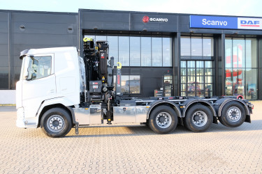 XF 530 8x4*4 Lastväxlar kranbil Tridem