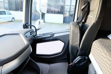 XF 530 8x4*4 Lastväxlar kranbil Tridem