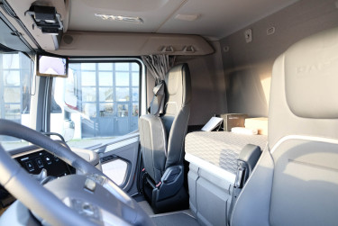 XF 530 8x4*4 Lastväxlar kranbil Tridem