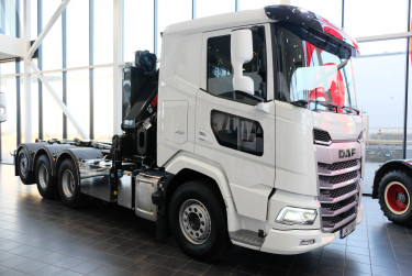 XF 530 8x4*4 Lastväxlar kranbil Tridem