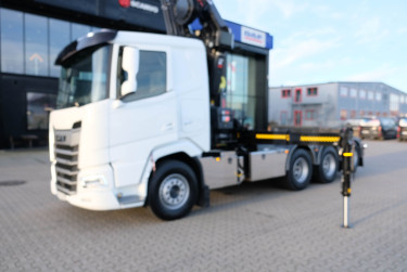 XF 530 8x4*4 Lastväxlar kranbil Tridem