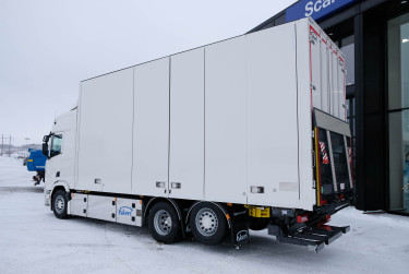 Ny R 560 6x2*4 Ekeri skåpbil