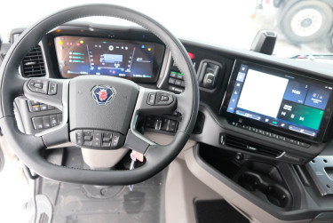 Ny R 560 6x2*4 Ekeri skåpbil