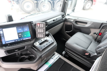 Ny R 560 6x2*4 Ekeri skåpbil