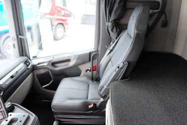 Ny R 560 6x2*4 Ekeri skåpbil