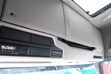 Ny R 560 6x2*4 Ekeri skåpbil