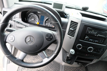 Sprinter 519 skåpbil med öppningsbar sida 