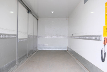 Sprinter 519 skåpbil med öppningsbar sida 