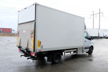 Sprinter 519 skåpbil med öppningsbar sida 