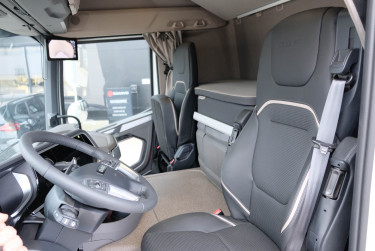 Ny XD 410 4x2 skåpbil för omgående leverans