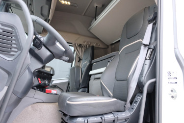 Ny XD 410 4x2 skåpbil för omgående leverans