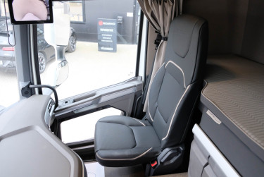 Ny XD 410 4x2 skåpbil för omgående leverans