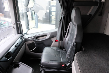 S 560 6x2 dragbil av 2024 års modell