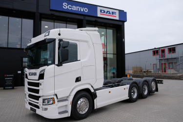 R 590 8x4*4 Tridem chassi