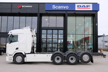 R 590 8x4*4 Tridem chassi