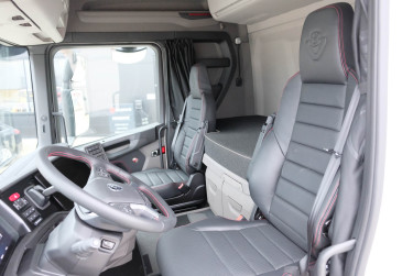 R 590 8x4*4 Tridem chassi