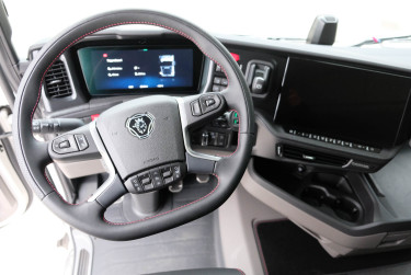 R 590 8x4*4 Tridem chassi