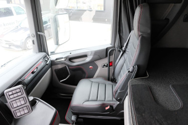 R 590 8x4*4 Tridem chassi