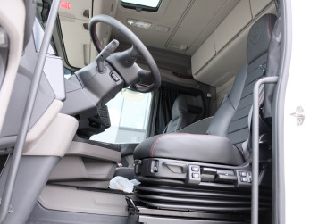 R 590 8x4*4 Tridem chassi