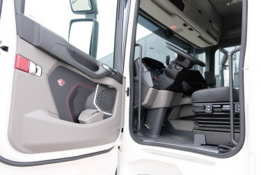 R 590 8x4*4 Tridem chassi