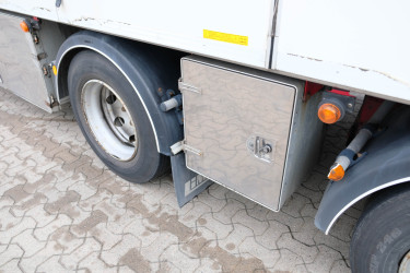 Limetec 4-axlad skåpsläpvagn öppningsbar v/h Sida