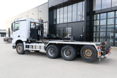 Arocs 3252 Tridem lastväxlare 8x4*4