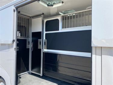 Opel Movano 4250 Kg Hästebil