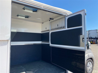 Opel Movano 4250 Kg Hästebil