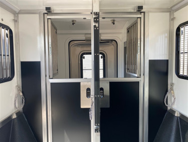 Opel Movano 4250 Kg Hästebil