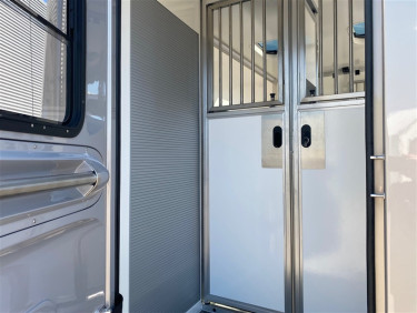 Opel Movano 4250 Kg Hästebil