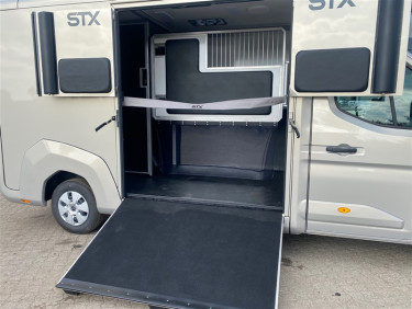 Renault Master AUT. 3500 kg STX Hästbuss 